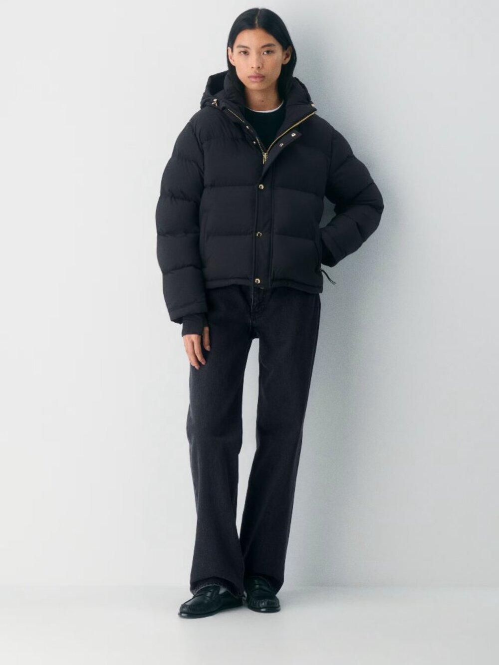 Women’s XS Aritzia Super Puff Shorty in Black